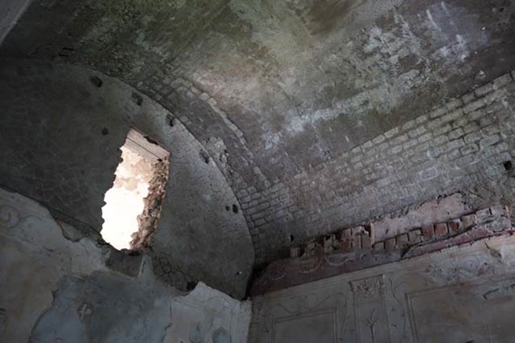 Suburban Baths, Herculaneum. June 2014. Tepidarium, detail of vaulted ceiling on north wall, and north-east corner. Photo courtesy of Michael Binns.
.